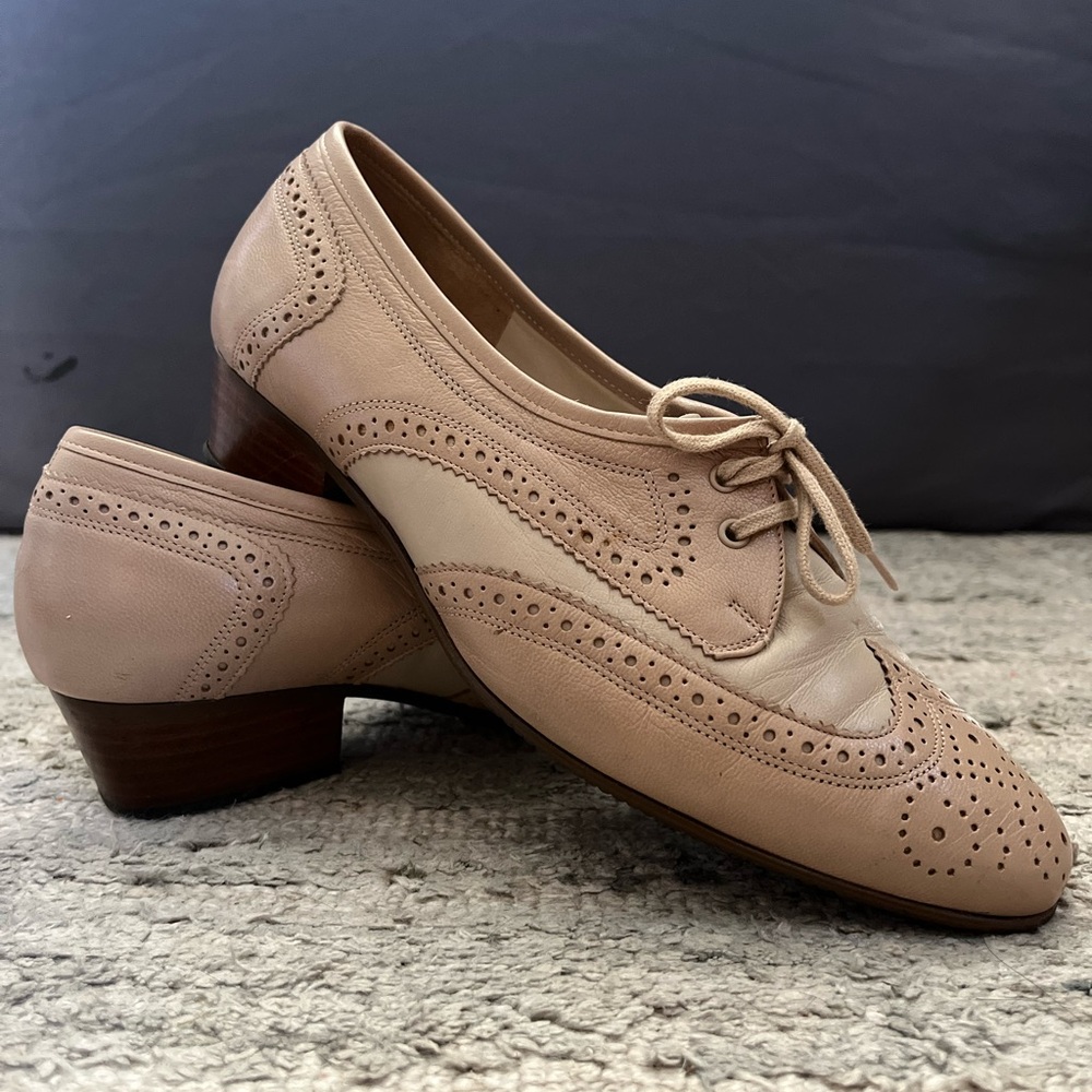 SPEISS Betty Pumps Heels Cuban Sz. 7.5 E Beige Gray Leather Wingtip GERMANY EUC